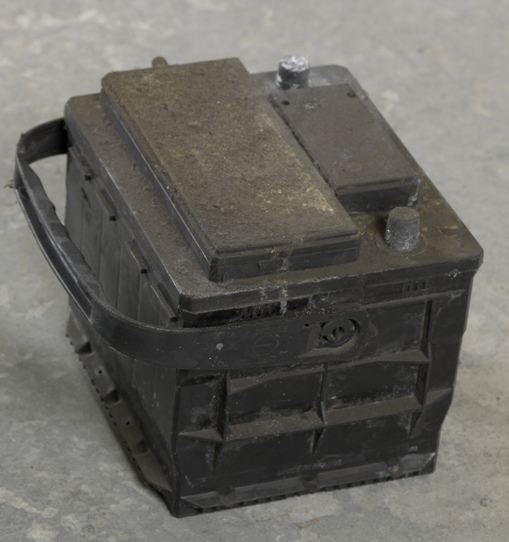 Очистка окислившихся клемм аккумулятора